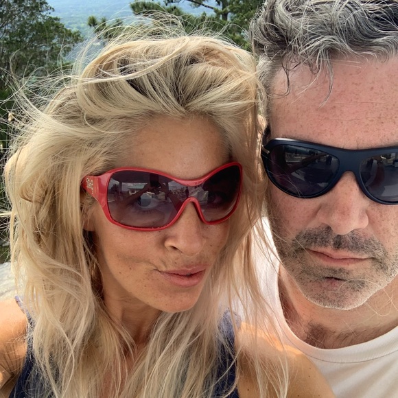 Meet your Posher, April - Picture 1 of 4